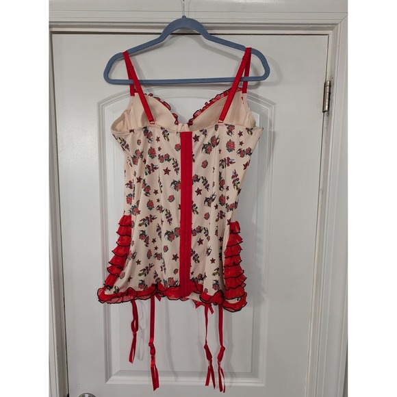 Torrid Red Tattoo Rose Print Ruffle Corset Bustier Garter Straps 2X NWTs pinup - Picture 4 of 8